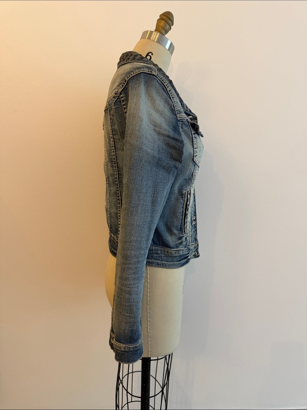 Vintage Americanino Studded-Collar Distressed Light Blue Denim Jacket - Picture 2 of 8